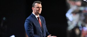 florida-man-wraps-home-with-massive-trump-signs-in-epic-tribute-to-charlie-kirk