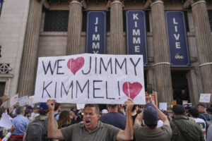 sinclair-says-it-won’t-show-jimmy-kimmel-after-abc-announces-host’s-return