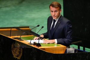 macron-forced-to-walk-nyc-when-trump’s-motorcade-blocks-his