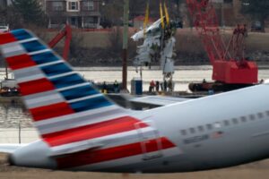 widow-of-dc-plane-crash-victim-sues-airlines,-faa,-army