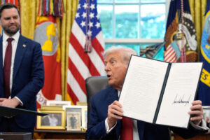 trump-signs-executive-order-keeping-tiktok-in-us