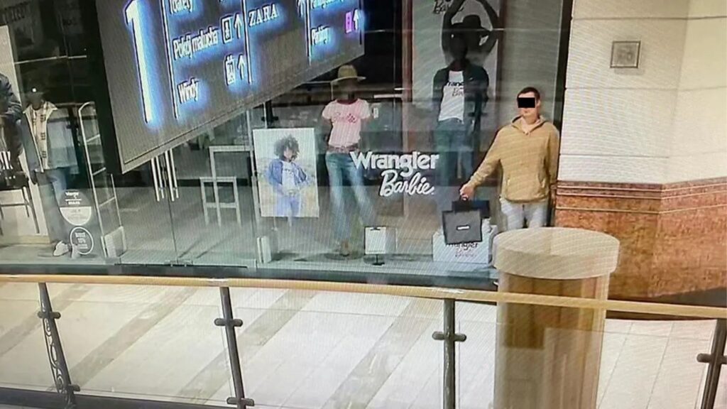 man-pretends-to-be-a-mannequin,-goes-on-shoplifting-spree-after-mall-closes-|-the-gateway-pundit-|-by-cassandra-macdonald