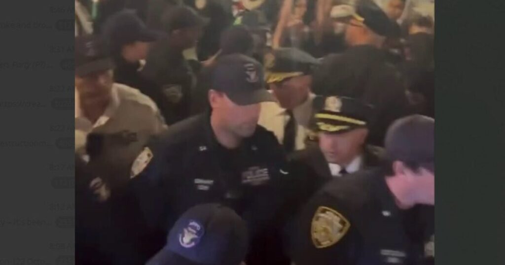 if-they-were-trump-supporters-they’d-be-locked-up-for-3-years-–-pro-palestinian-protesters-brawl-with-police-in-new-york-city-(video)-|-the-gateway-pundit-|-by-jim-hoft