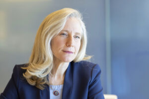 government-shutdown-fears-threaten-to-upend-va-governor-race