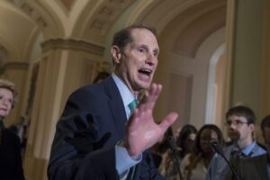 ron-wyden-accused-of-‘gaslighting’-for-only-sharing-videos-of-ice-protest-during-the-day