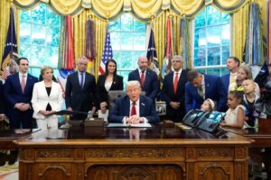 trump-highlights-healthcare-plan-to-democrats’-shutdown-argument