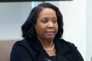 supreme-court-allows-lisa-cook-to-remain-fed-governor-for-now