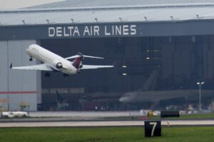 wing-detaches-from-aircraft-as-two-planes-collide-on-runway-at-laguardia-airport