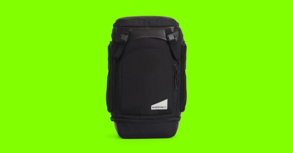 the-no-reception-club-getaway-bag-is-perfect-for-family-day-trips