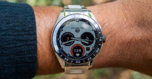 tag-heuer’s-new-smartwatch-ditches-google’s-wear-os-to-be-apple-friendly