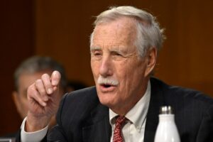 independent-angus-king-sticks-with-republicans-in-sixth-failed-shutdown-vote