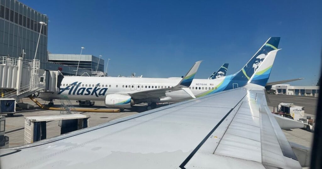 breaking-update:-off-duty-alaska-pilot-charged-with-attempted-murder-after-trying-to-take-control-of-plane,-shut-down-engines-midflight-|-the-gateway-pundit-|-by-cristina-laila