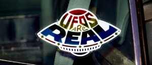 eerie-video-shows-ufo-flying-in-broad-daylight