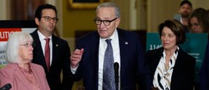 democrats-stick-by-chuck-schumer-after
