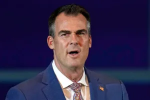 stitt-disagrees-with-texas-national-guard-deployment-to-chicago
