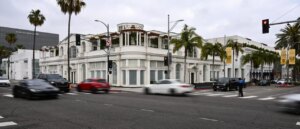 onlyfans-girl-allegedly-tricks-old-men,-steals-from-their-homes