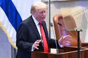 trump-plays-stand-up-comedian-in-improvised-knesset-remarks