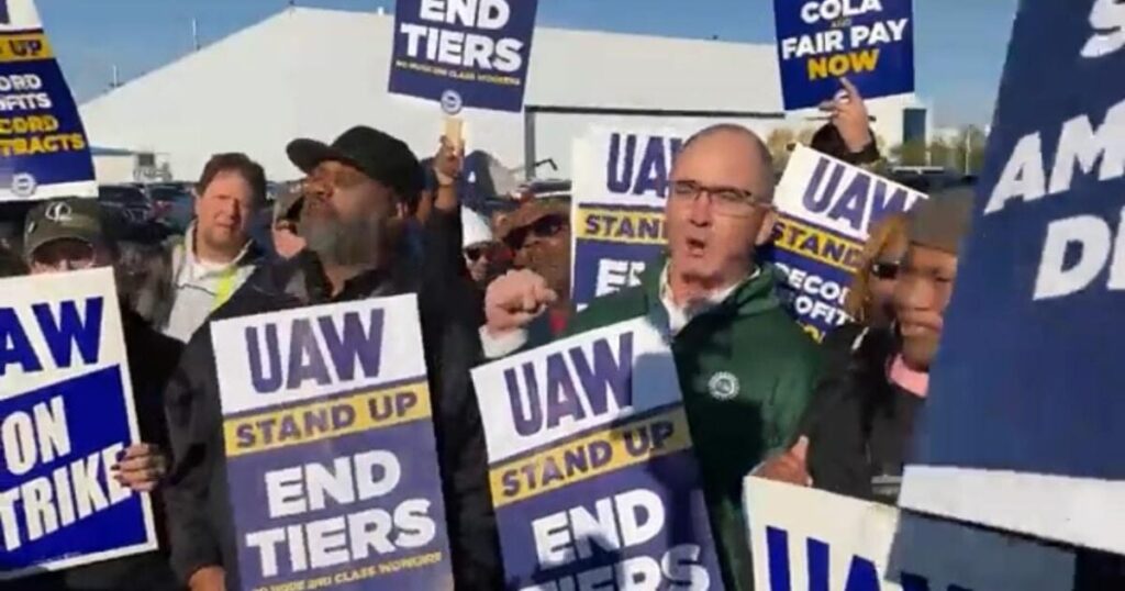 “no-bucks,-no-trucks!”-–-united-auto-workers-strike-expands,-thousands-of-workers-walk-out-and-shut-down-stellantis’-largest-plant-(video)-|-the-gateway-pundit-|-by-cristina-laila