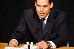 french-royal-urges-citizens-to-embrace-‘monarchical-heritage’