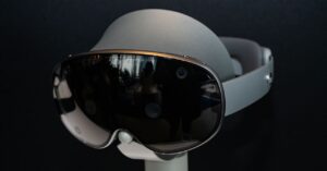 samsung’s-galaxy-xr-mixed-reality-headset-undercuts-apple’s-vision-pro-by-$1,700