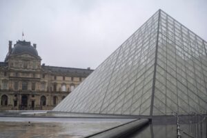 the-louvre-reopens-3-days-after-thieves-took-french-crown-jewels-in-daylight-heist