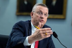 veteran-affairs-secretary-urges-schumer-to-reopen-government