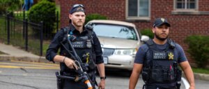 kamala-harris-secret-service-agent-reportedly-moonlighted-as-plus-size-model