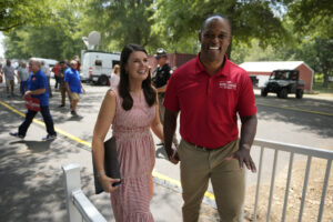 cameron-tiptoes-around-obamacare-in-bid-to-replace-mcconnell