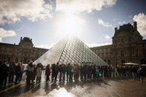suspects-arrested-in-theft-of-louvre-crown-jewels