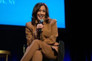 joe-concha-mocks-harris-tour-as-evidence-she-is-‘regressing’
