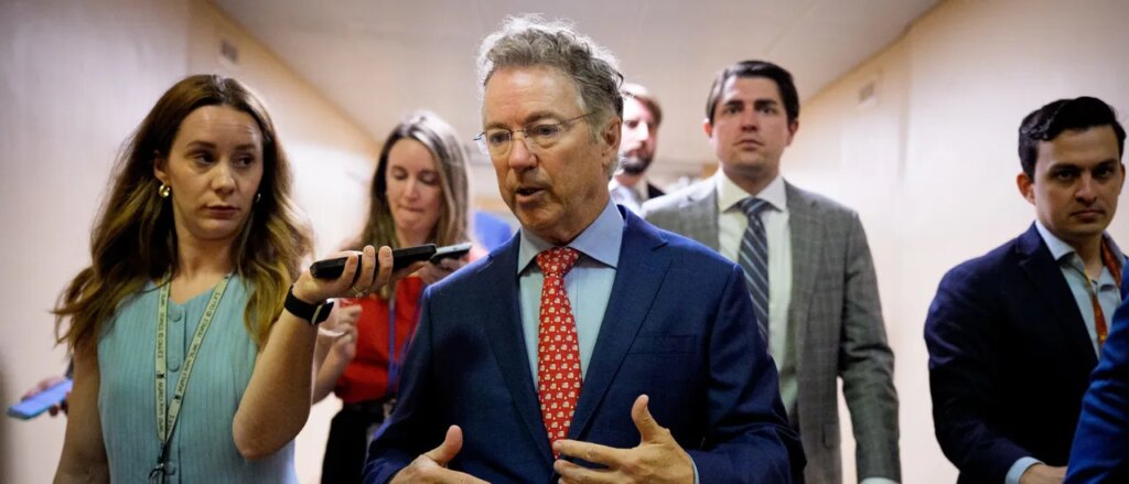 four-republicans-team-up-with-democrats-to-block-trump