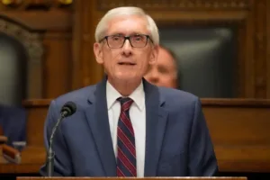 evers-signs-wisconsin-school-cell-phone-ban-into-law