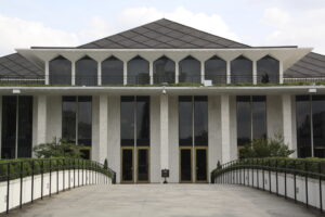 gap-continues-to-shrink-in-voter-registration-choice-of-major-parties