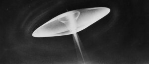 flying-saucer-seen-zooming-past-airplane-in-eerie-video