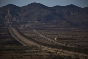 israeli-defense-minister-says-country-will-close-border-with-egypt