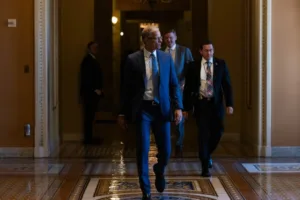 gop-weighs-rare-weekend-senate-session-as-dems-split-on-shutdown-deal