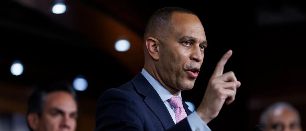 hakeem-jeffries,-progressive-dems-rage-against-proposed-deal-to-end-shutdown