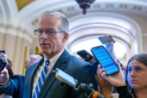 senate-takes-first-step-to-reopen-government,-fueling-democratic-split