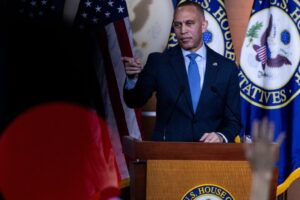 jeffries-vows-dems-will-‘fight’-senate-funding-deal,-backs-schumer