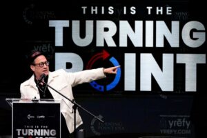 rob-schneider-recalls-de-niro-clash-over-trump,-urges-kindness-as-berkeley-protest-erupts