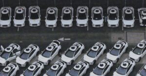 waymo’s-robotaxis-can-now-use-the-highway,-speeding-up-longer-trips