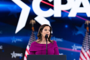 stefanik-hot-on-hochul’s-trail-in-new-york-governor’s-race:-poll