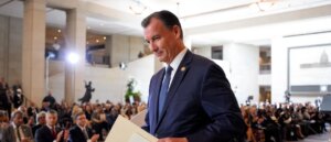 why-six-democrats-defied-hakeem-jeffries-to-end-shutdown