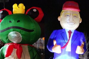 battle-of-the-inflatables:-portland-ice-protests-brings-out-streamers