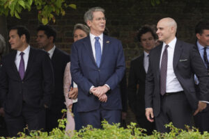 white-house-floats-circumventing-congress-on-tariff-rebate-checks