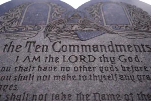 judge-orders-texas-schools-to-remove-ten-commandments-displays