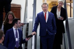 deficit-hawks-thumb-their-nose-at-trump’s-tariff-rebate-promise