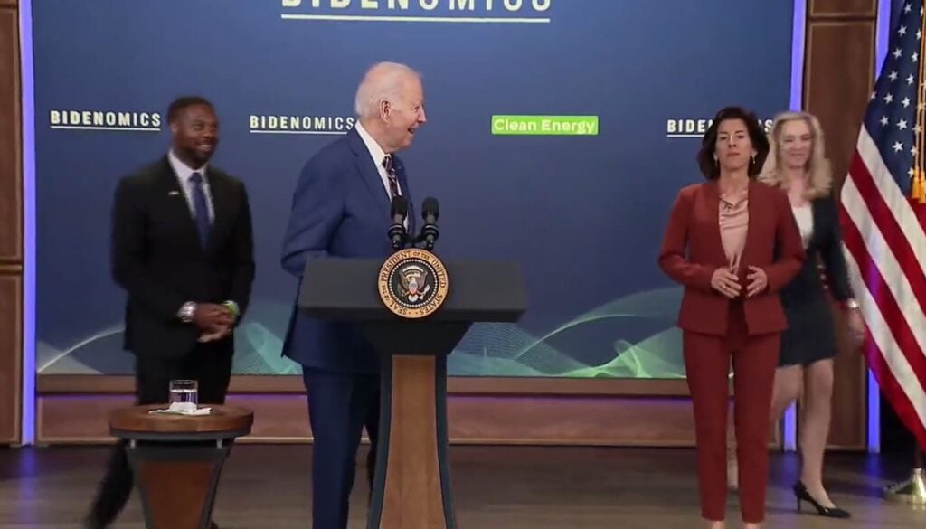 “i’m-not-introducing-me,-mark-is-i-forgot-mark.-i-went-straight-to-podium”-–-joe-biden-gets-lost-on-way-to-podium-(video)