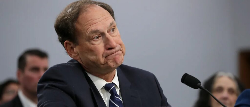 alito-temporarily-reinstates-texas