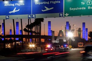 airline-catering-workers-block-traffic,-cause-disruptions-at-protest-near-lax